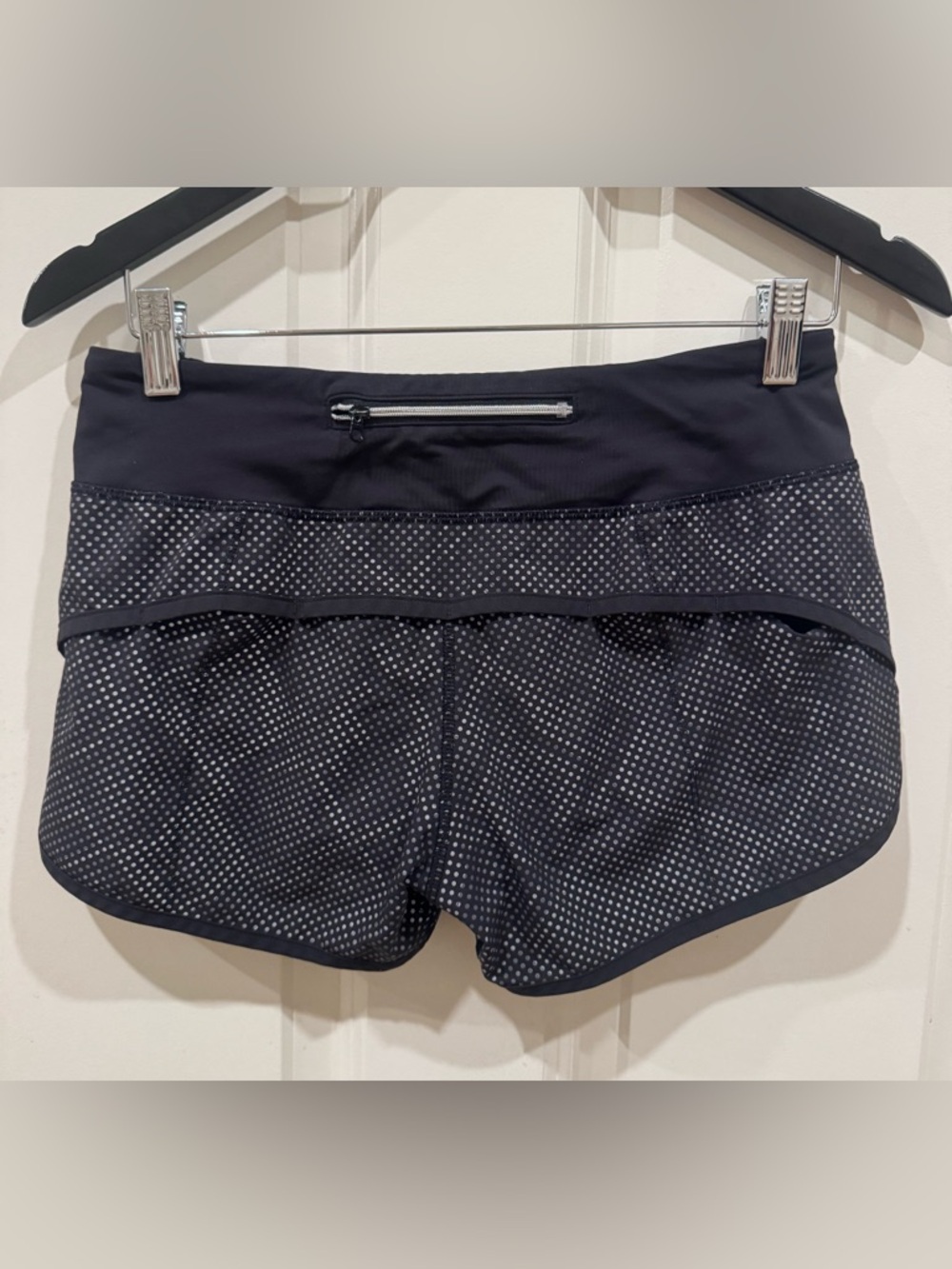 LULULEMON Athletica Ravish Reptile Speed Up Shorts reflective Size 4 EUC - Picture 5 of 7